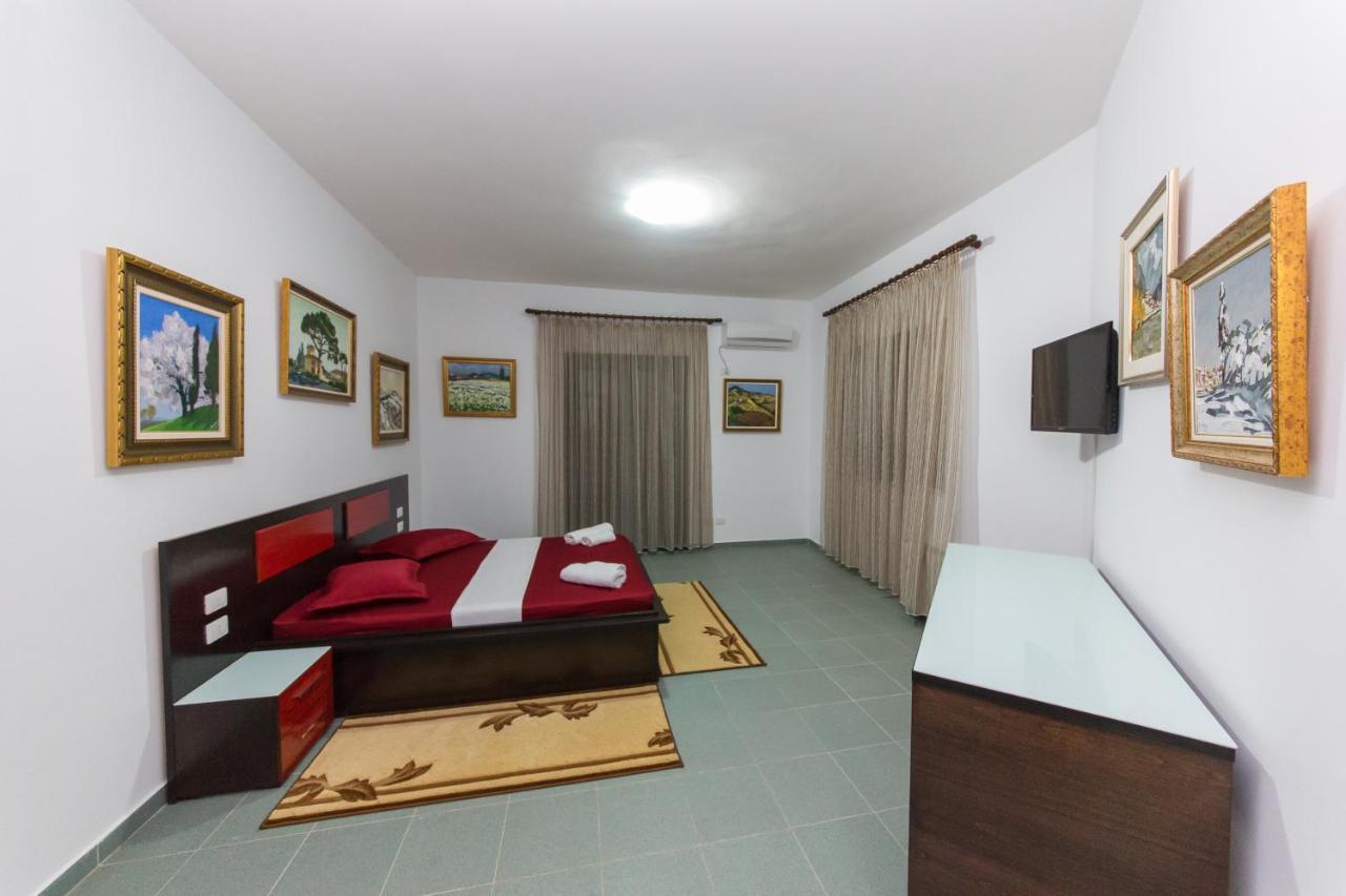 Hotel Artisti Влёра Экстерьер фото