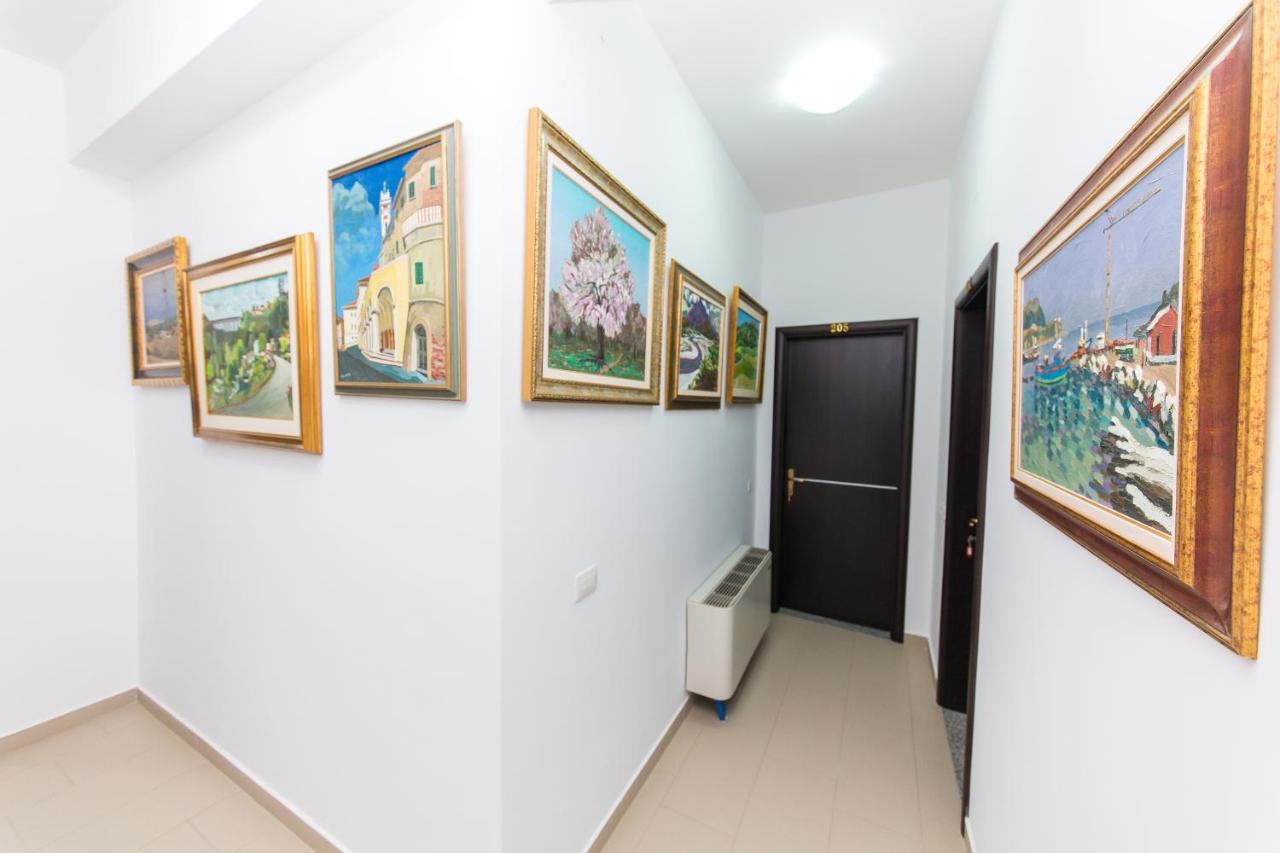 Hotel Artisti Влёра Экстерьер фото