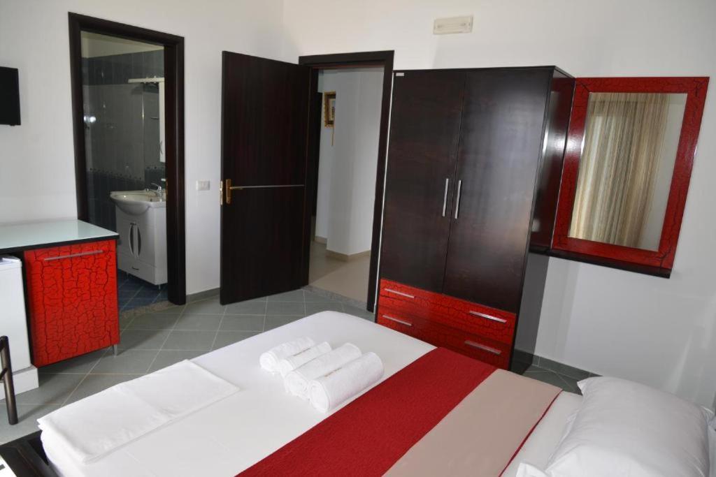 Hotel Artisti Влёра Экстерьер фото